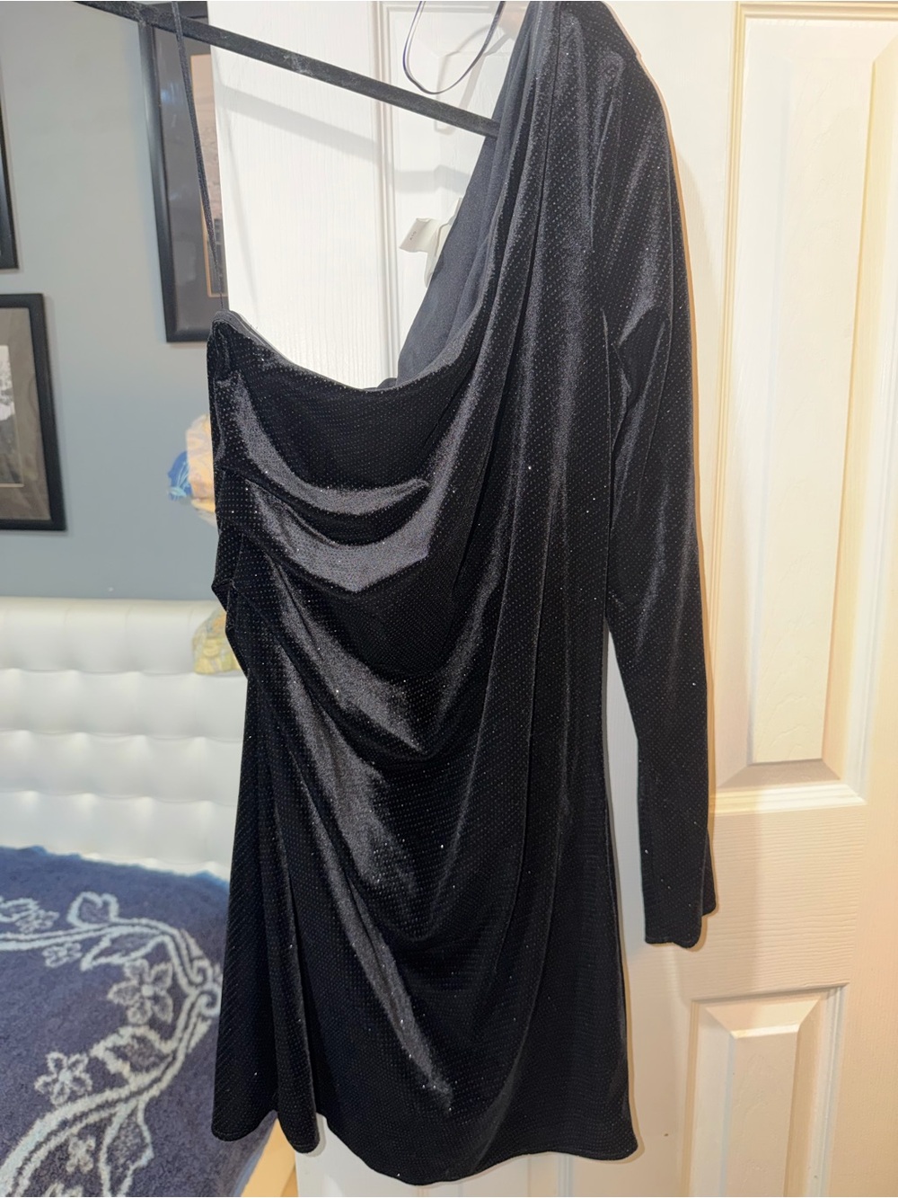 Elegant H&M One-Shoulder Black Dress - Sparkle Detail, never worn
